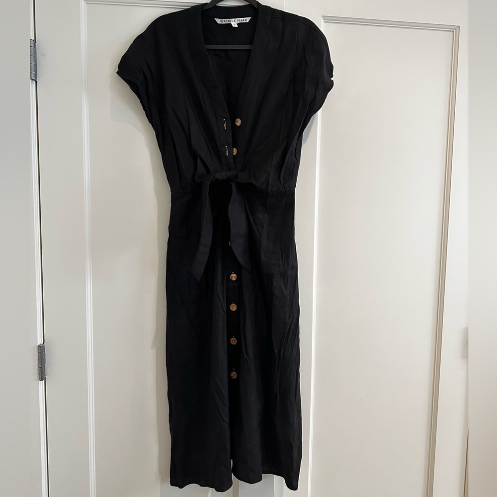 Black linen Veronica Beard. Midi size 4. Front buttons and tie